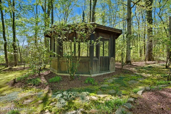 $1,100,000 | 13921 Valley Oaks Drive, Olive Branch, MS 38654