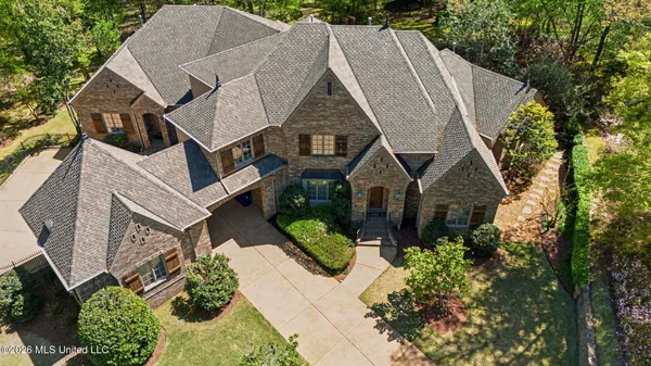 $1,100,000 | 13921 Valley Oaks Drive, Olive Branch, MS 38654