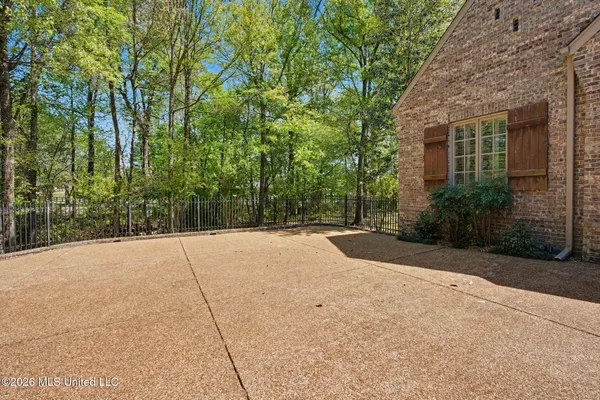 $1,100,000 | 13921 Valley Oaks Drive, Olive Branch, MS 38654