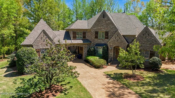 $1,100,000 | 13921 Valley Oaks Drive, Olive Branch, MS 38654