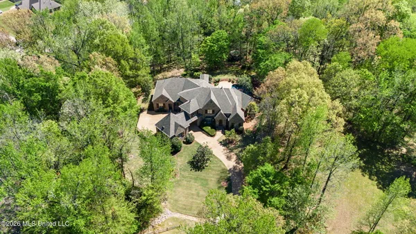 $1,100,000 | 13921 Valley Oaks Drive, Olive Branch, MS 38654