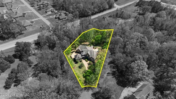 $1,100,000 | 13921 Valley Oaks Drive, Olive Branch, MS 38654