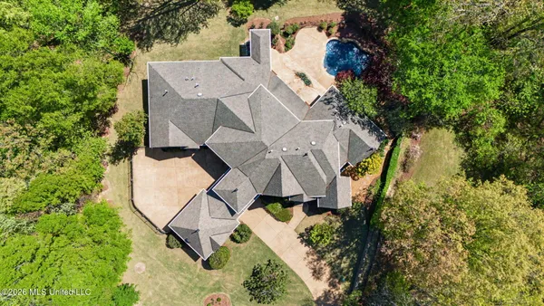 $1,100,000 | 13921 Valley Oaks Drive, Olive Branch, MS 38654