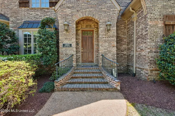 $1,100,000 | 13921 Valley Oaks Drive, Olive Branch, MS 38654