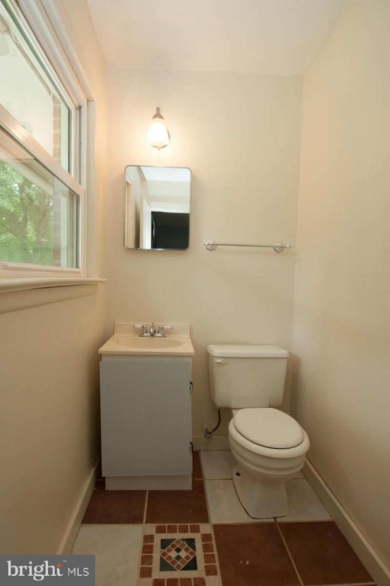 4520 Gage Road Alexandria, VA 22309 - Photo 9 of 17 Bath (Master)