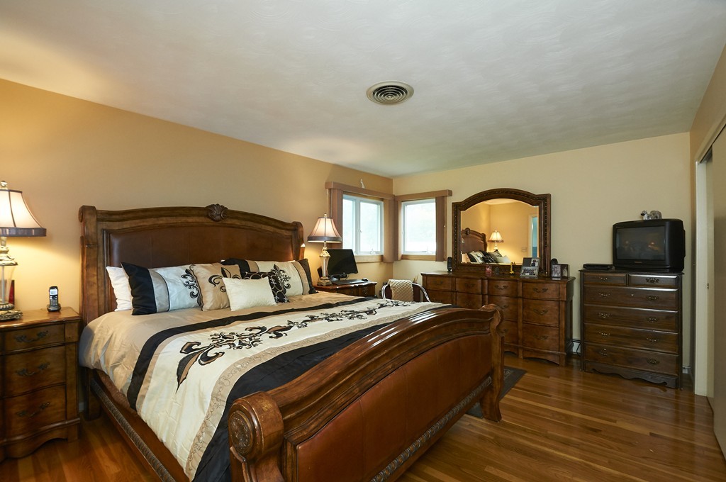 506 Clinton Road Brookline, MA 02467 - Photo 7 of 10 Gallery Image 7