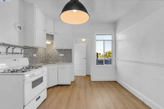 $1,045,000 | 3014 Encinal Avenue, Alameda, CA 94501