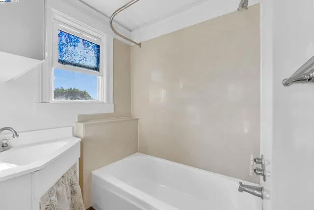 $1,045,000 | 3014 Encinal Avenue, Alameda, CA 94501