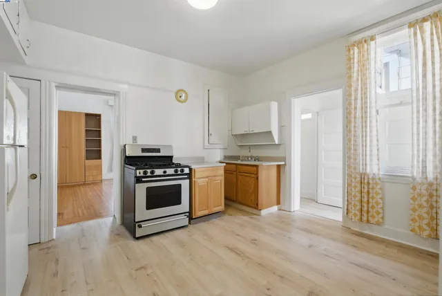 $1,045,000 | 3014 Encinal Avenue, Alameda, CA 94501