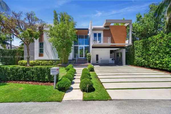 $9,200,000 | 625 Curtiswood Drive, Key Biscayne, FL 33149