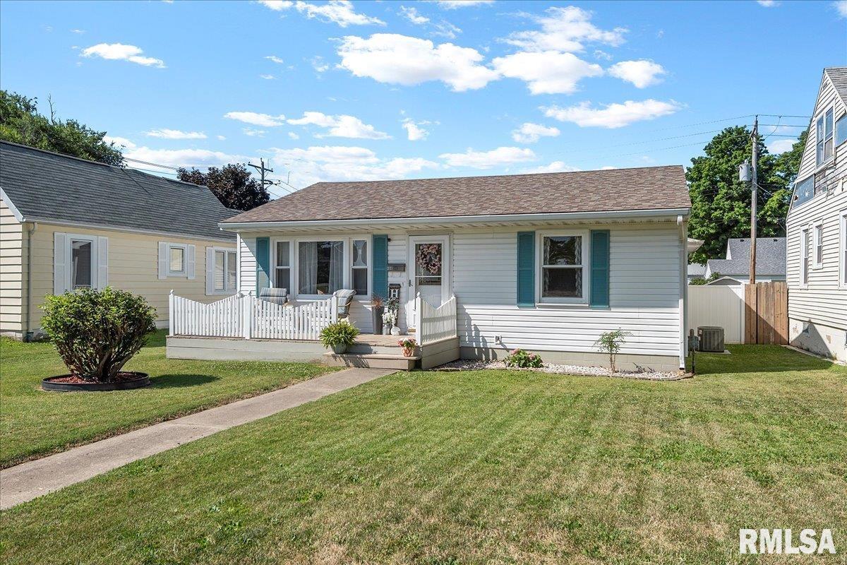 408 West Springfield Road Taylorville, IL 62568 - Photo 2 of 34