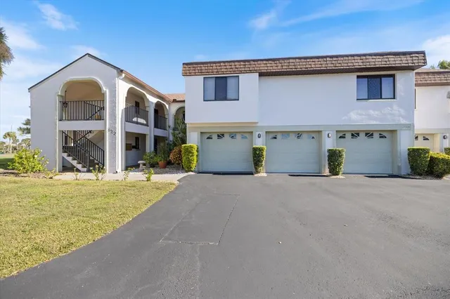 $2,200 | 822 Capri Isles Boulevard, Unit 107, Venice, FL 34292