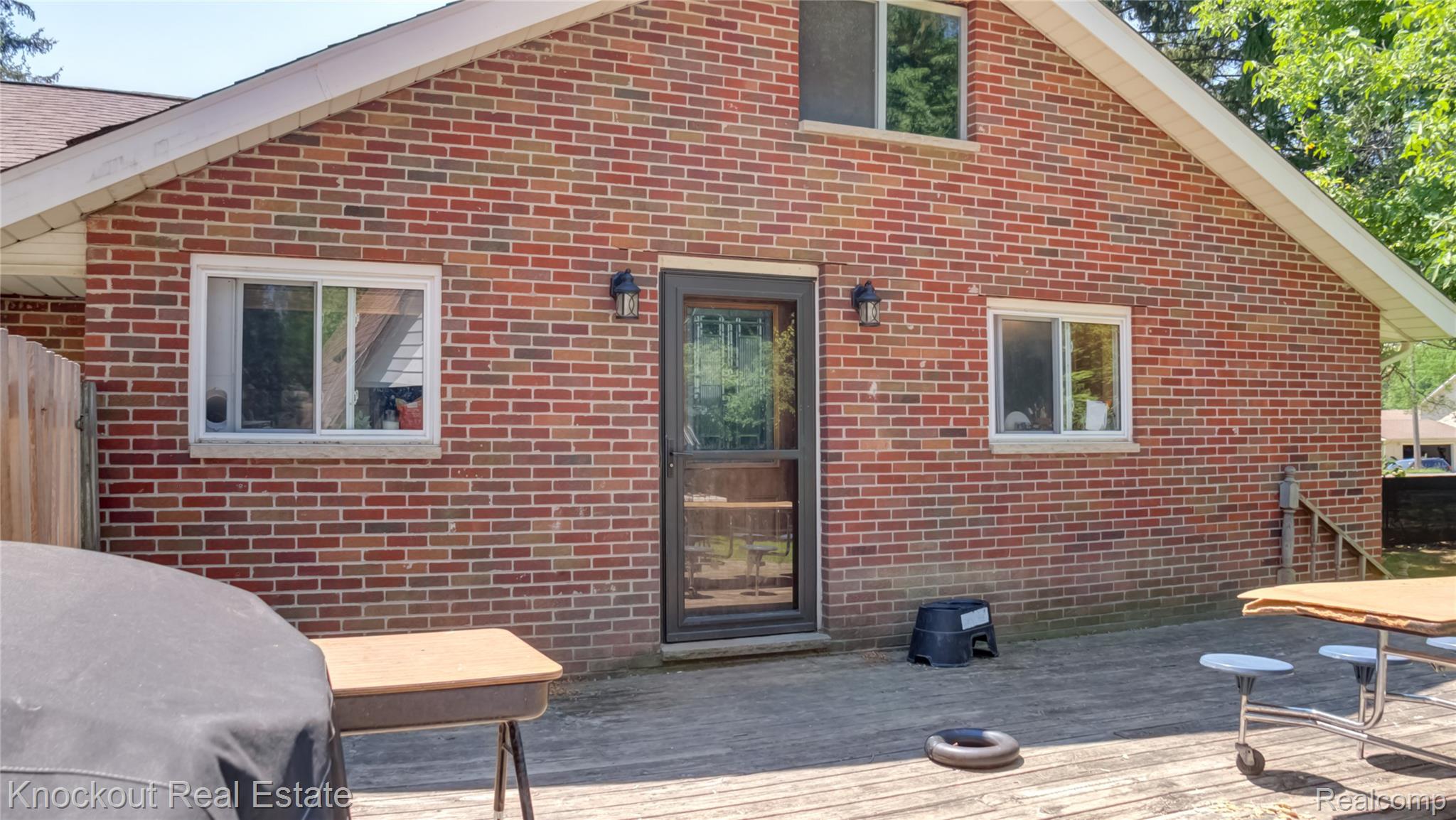4195 Williamson Road Saginaw, MI 48601 - Photo 41 of 50 Brick exterior featuring a wood-finish deck