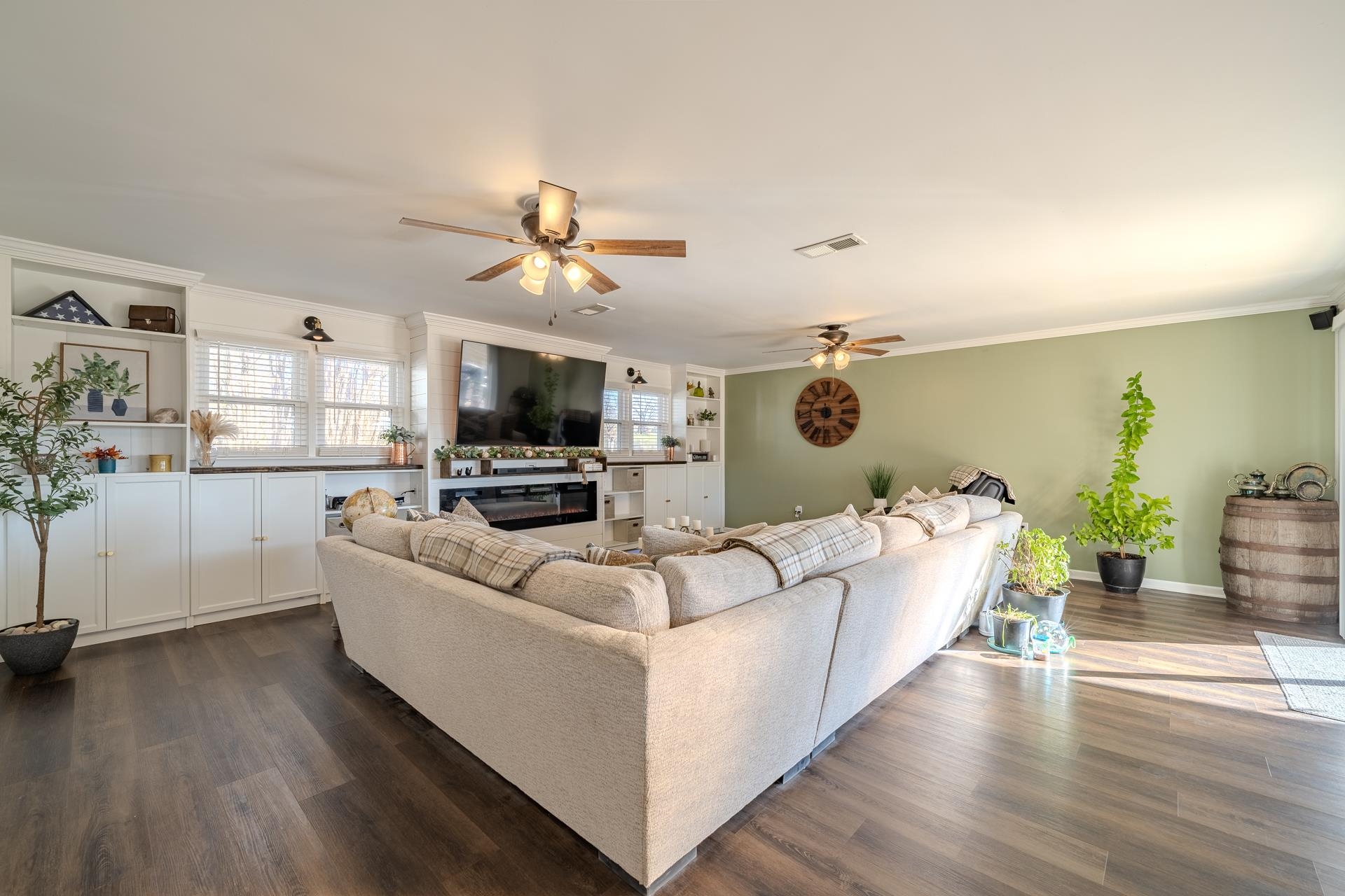 865 Pickett Road Stantonville, TN 38379 - Photo 17 of 40 a living room with furniture and a flat screen tv