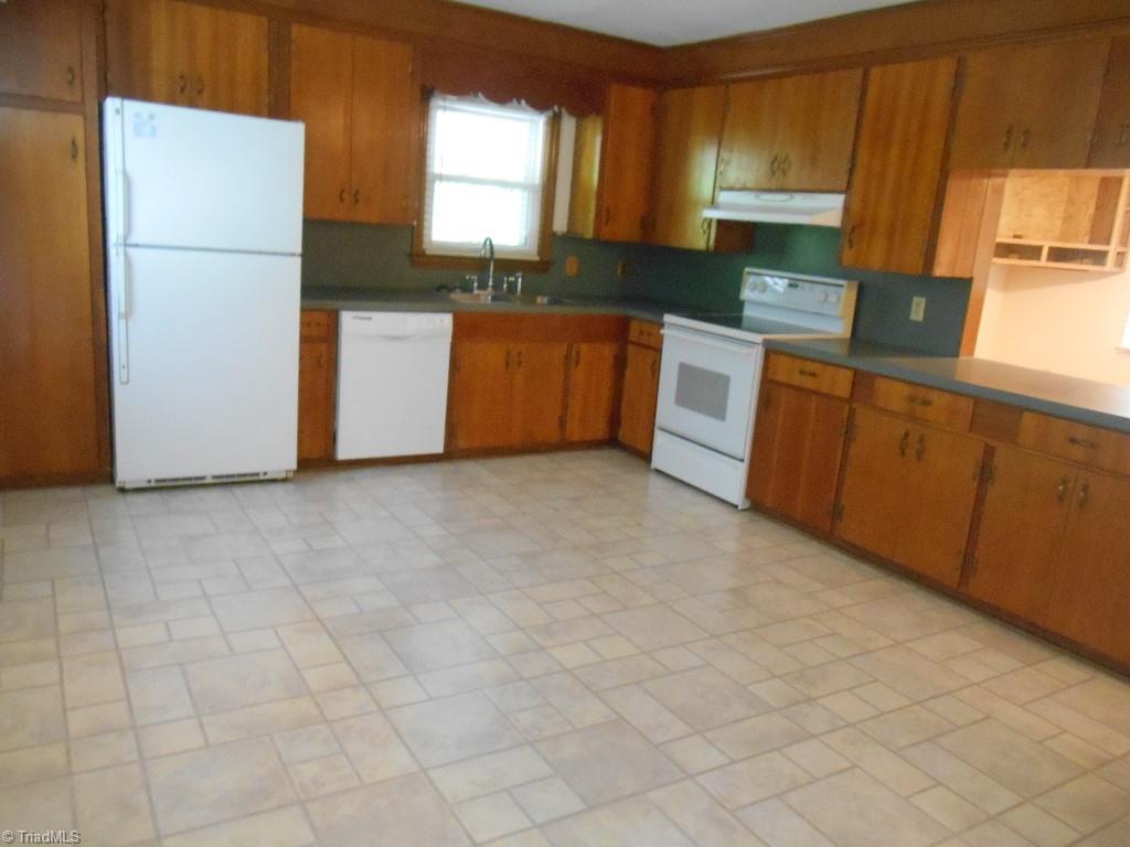 122 Willis Road Mount Airy, NC 27030 - Photo 7 of 16 Gallery Image 7