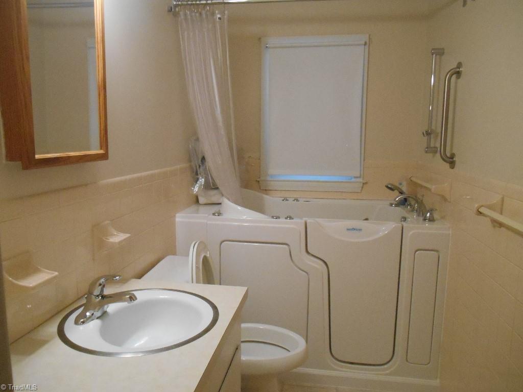 122 Willis Road Mount Airy, NC 27030 - Photo 8 of 16 Gallery Image 8