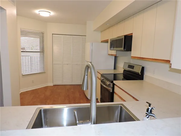 $2,200 | 6240 East Mirror Lake Drive, Unit 201, Sebastian, FL 32958