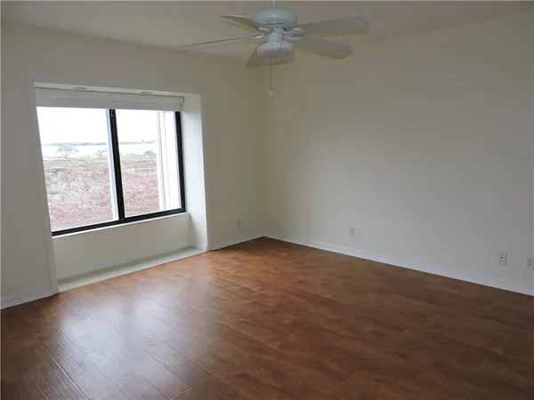 $2,200 | 6240 East Mirror Lake Drive, Unit 201, Sebastian, FL 32958