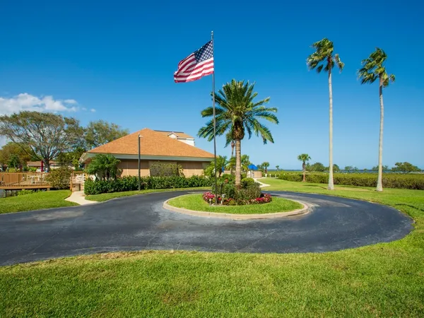 $2,200 | 6240 East Mirror Lake Drive, Unit 201, Sebastian, FL 32958