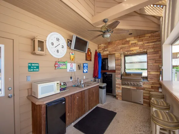 $2,200 | 6240 East Mirror Lake Drive, Unit 201, Sebastian, FL 32958