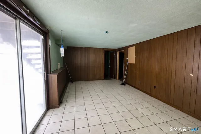 $249,900 | 17 Forest Lane, Bloomfield, CT 06002