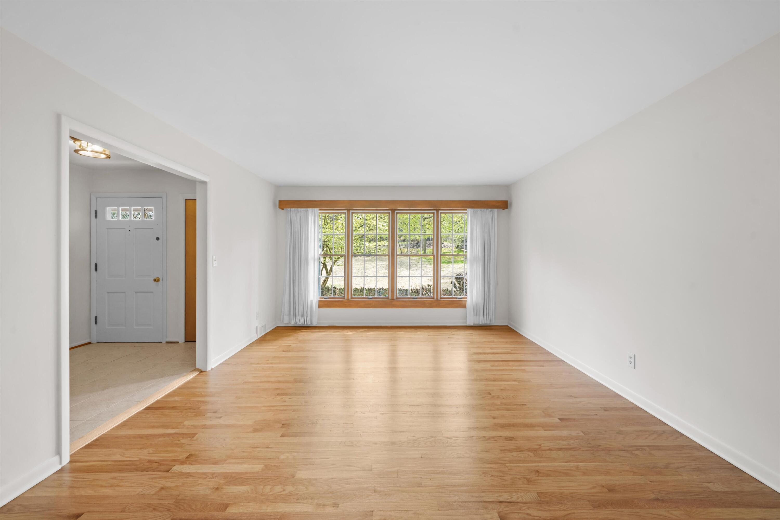 1376 Bird Road Ann Arbor, MI 48103 - Photo 6 of 66 Living Room
