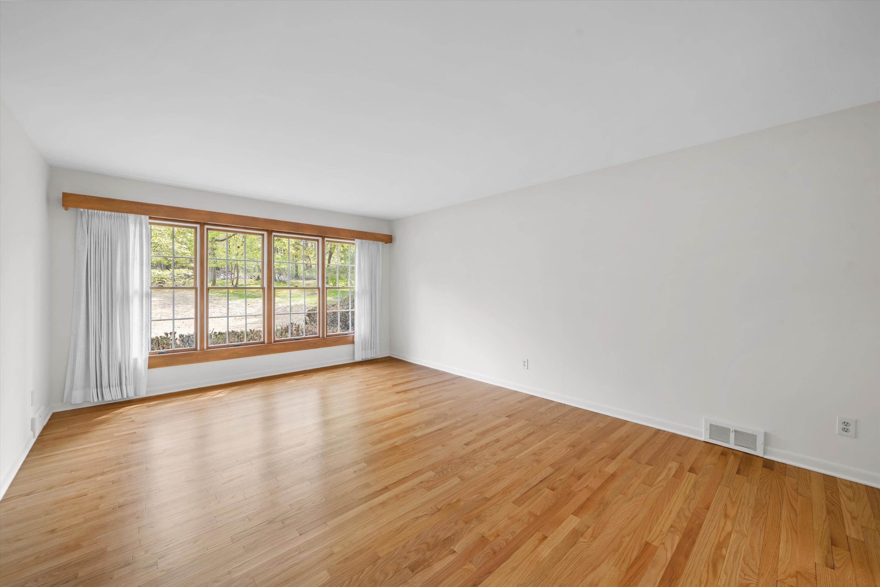 1376 Bird Road Ann Arbor, MI 48103 - Photo 7 of 66 Living Room