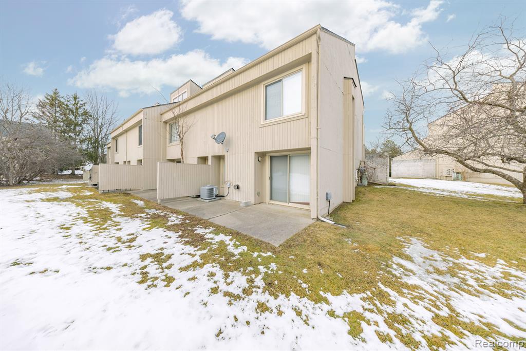 39449 Country Lane Novi, MI 48375 - Photo 27 of 29