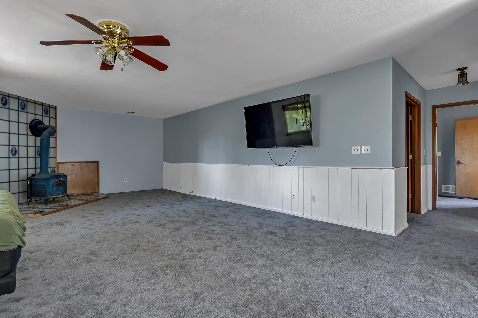 15368 Star Flower Road Oak Run, CA 96069 - Photo 58 of 63 an empty room with ceiling fan and window