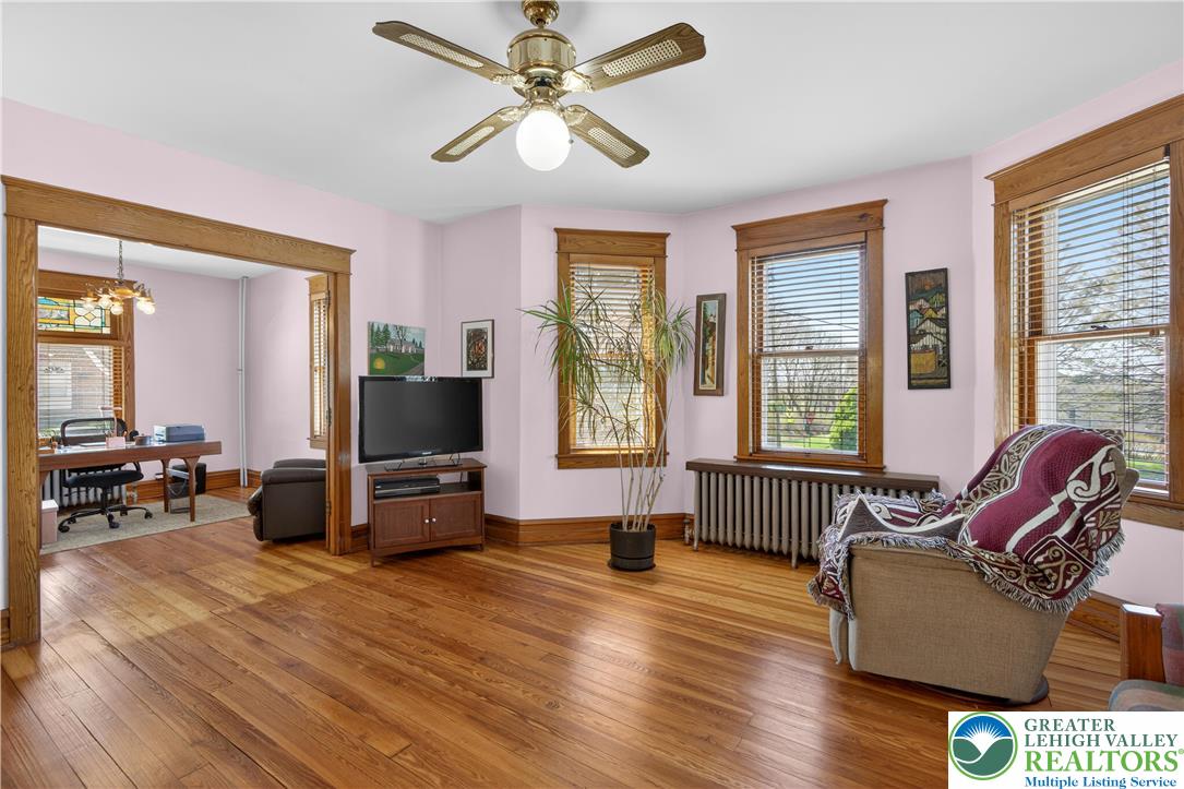 4243 Main Street Whitehall, PA 18052 - Photo 15 of 39