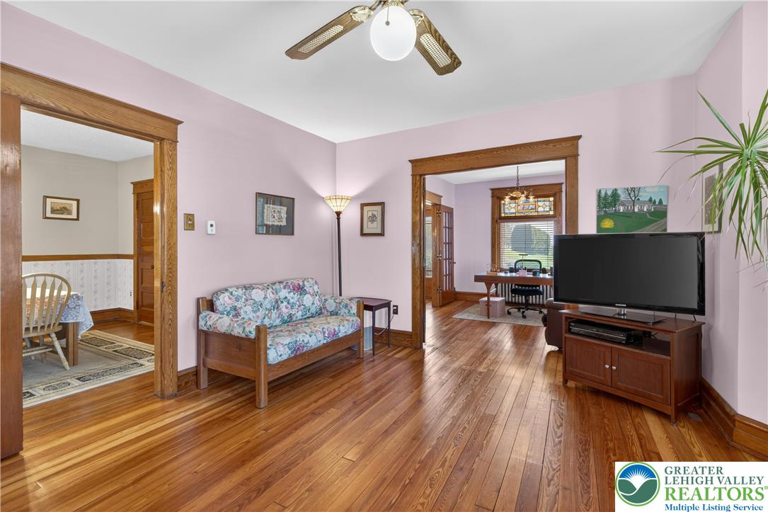 4243 Main Street Whitehall, PA 18052 - Photo 16 of 39