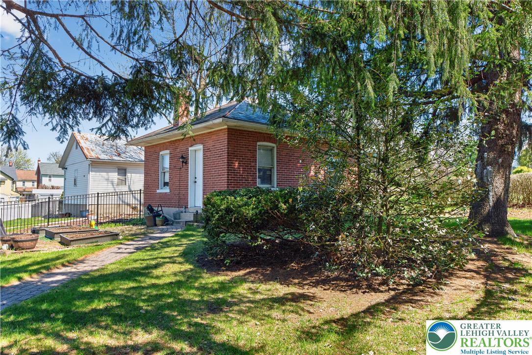 4243 Main Street Whitehall, PA 18052 - Photo 5 of 39