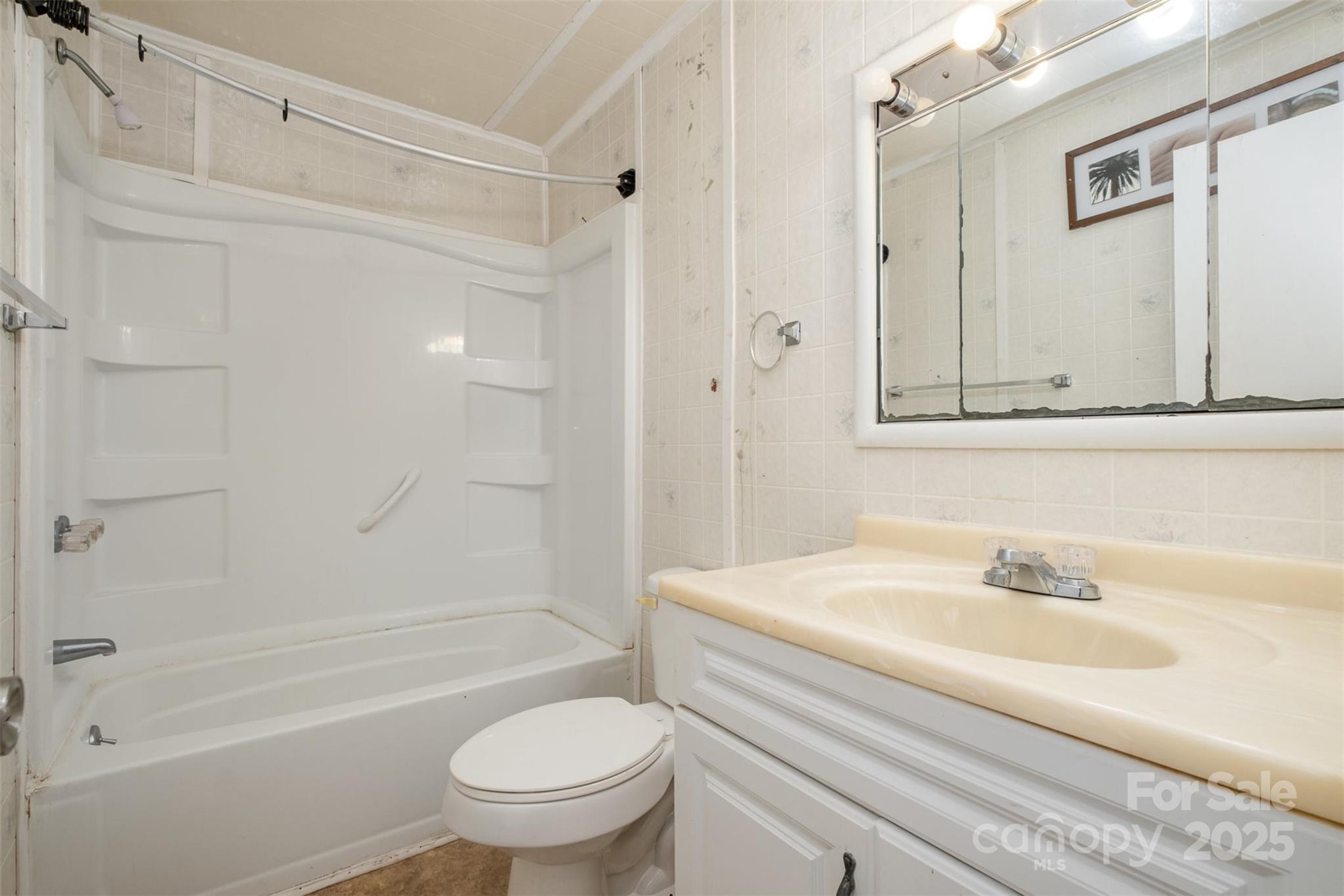 1043 Sid Davis Road Chester, SC 29706 - Photo 17 of 25 a bathroom with a sink a toilet and a bathtub