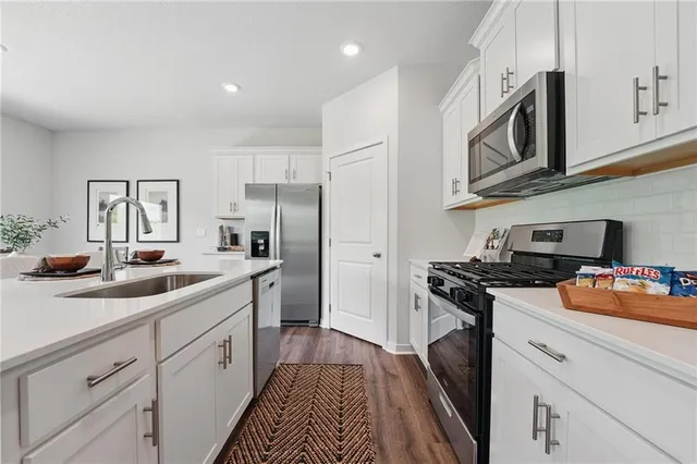 $334,990 | 2211 Creek View Lane, Raymore, MO 64083