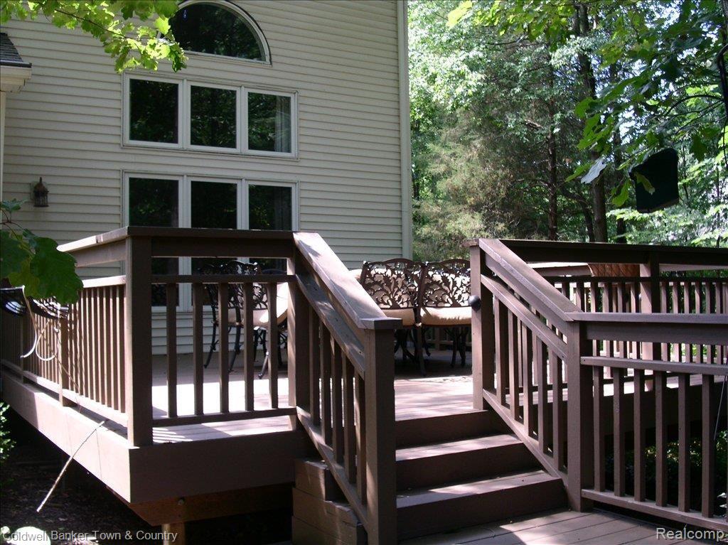 10601 East Splitstone Pinckney, MI 48169 - Photo 5 of 25 Back Deck