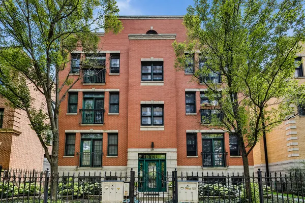 $3,700 | 917 West Lakeside Place, Unit 1W, Chicago, IL 60640