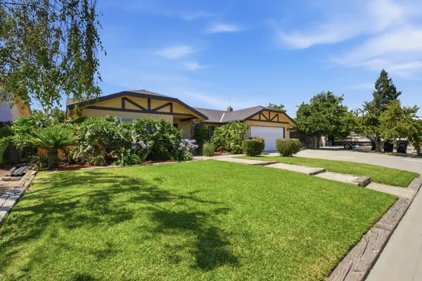 $439,000 | 3127 West La Vida Avenue, Visalia, CA 93277
