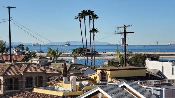 $2,699,000 | 130 Geneva Walk, Long Beach, CA 90803