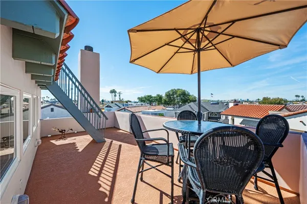 $2,699,000 | 130 Geneva Walk, Long Beach, CA 90803