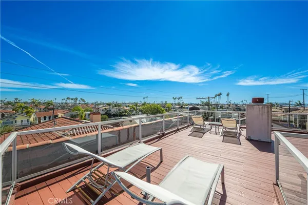 $2,699,000 | 130 Geneva Walk, Long Beach, CA 90803
