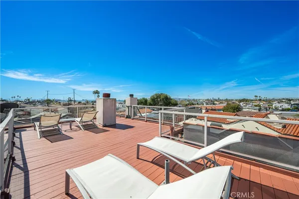 $2,699,000 | 130 Geneva Walk, Long Beach, CA 90803