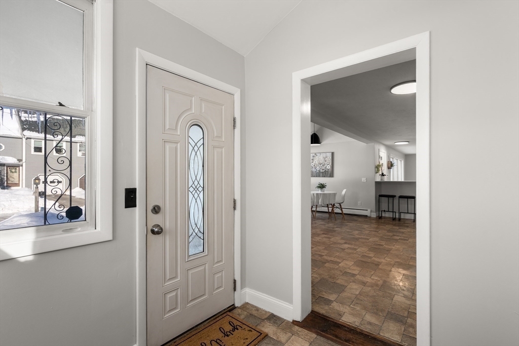 6 Nathaniel Street Worcester, MA 01604 - Photo 7 of 38