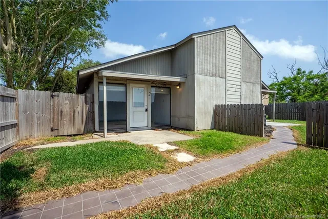 $235,000 | 1847 Fox Run Drive, Unit 1 & 2, Lake Charles, LA 70605