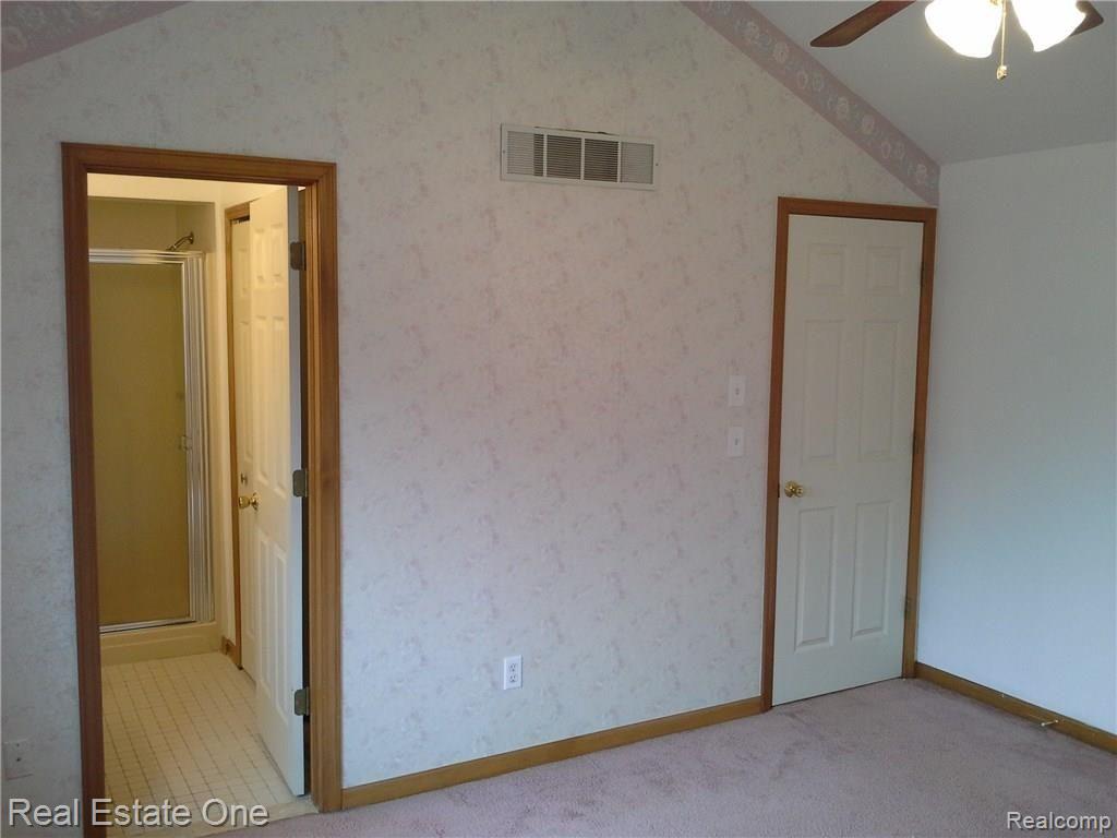 2577 South Commerce Road, Unit 11 Wolverine Lake, MI 48390 - Photo 29 of 57