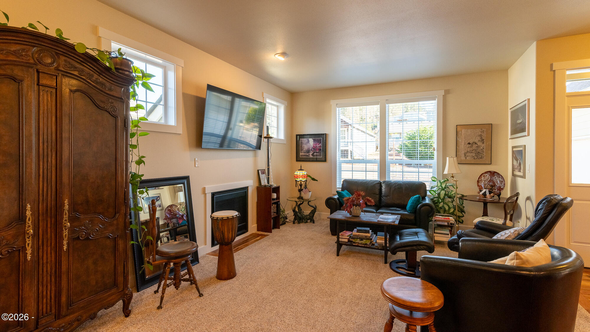 4161 Southeast Inlet Avenue Lincoln City, OR 97367 - Photo 20 of 38 Living Room