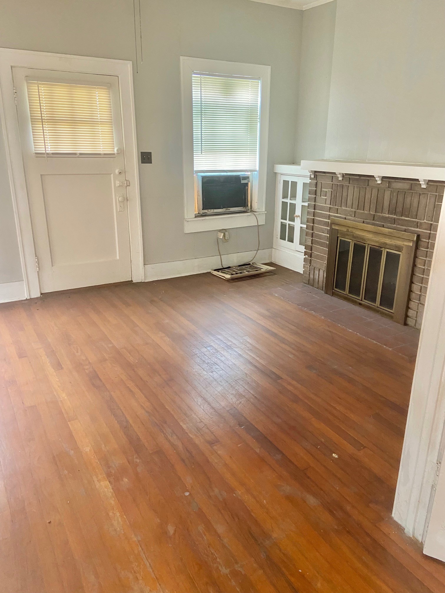 3310 Morrison Street Houston, TX 77009 - Photo 2 of 18 an empty room with wooden floor and windows
