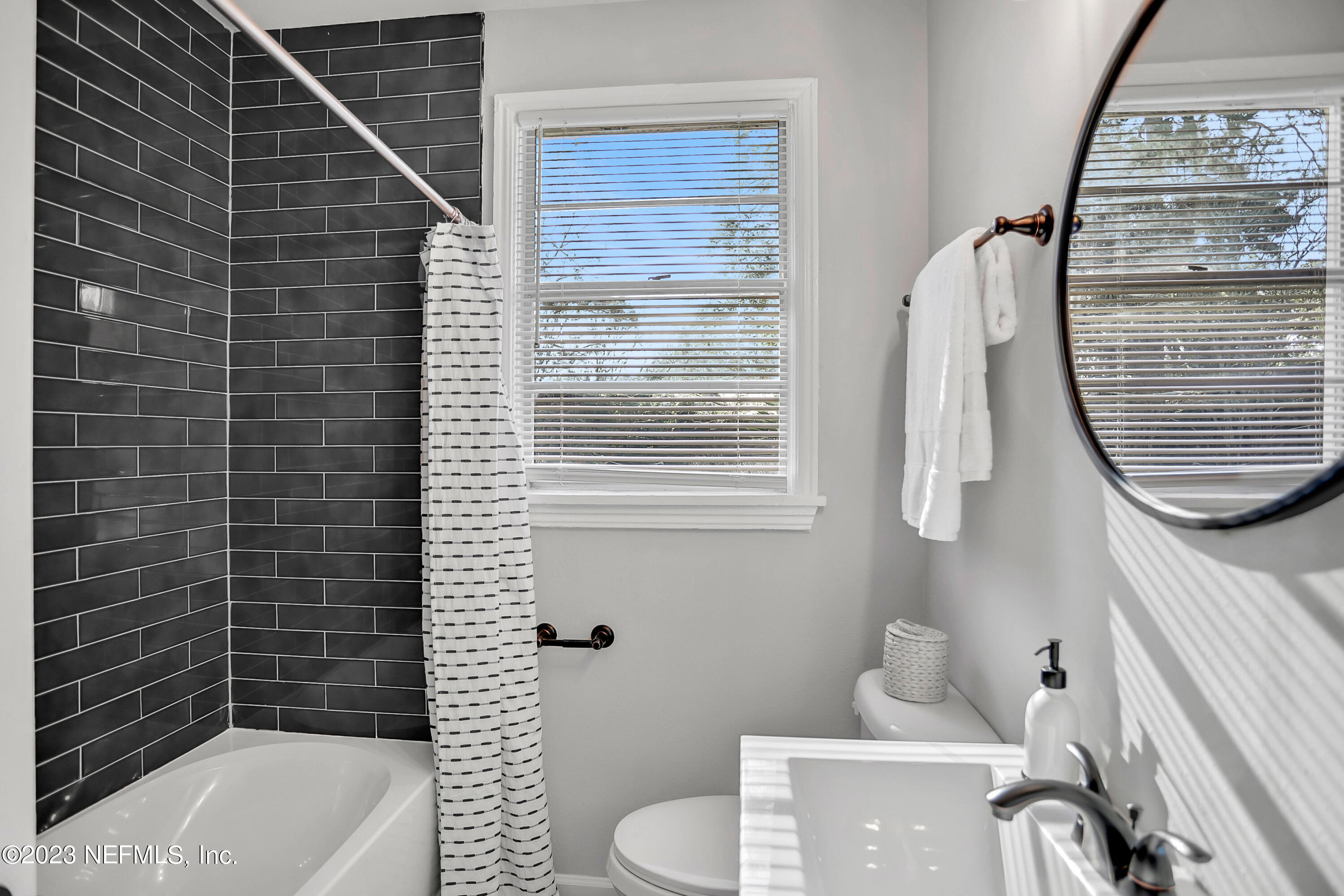 1532 Parrish Place Jacksonville, FL 32205 - Photo 25 of 32 Hall Bath 2