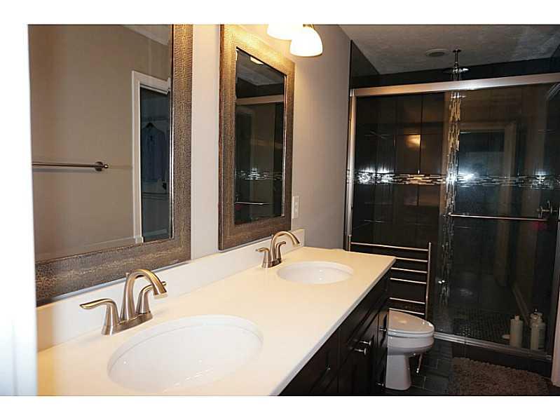9722 Highpoint Ridge Drive, Unit 9 Fishers, IN 46037 - Photo 9 of 13 Gallery Image 9