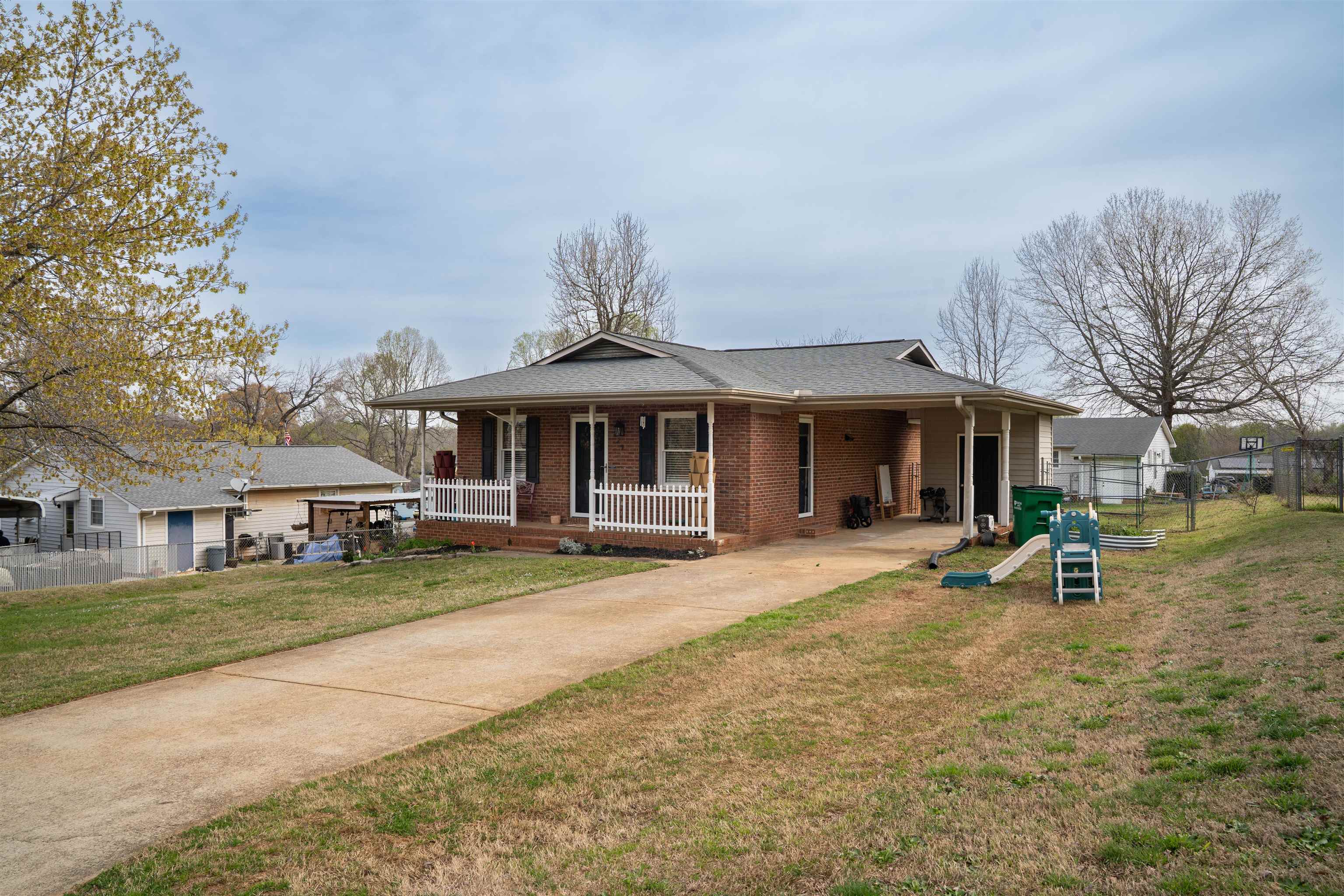 229 Ranier Drive Inman, SC 29349 - Photo 2 of 32