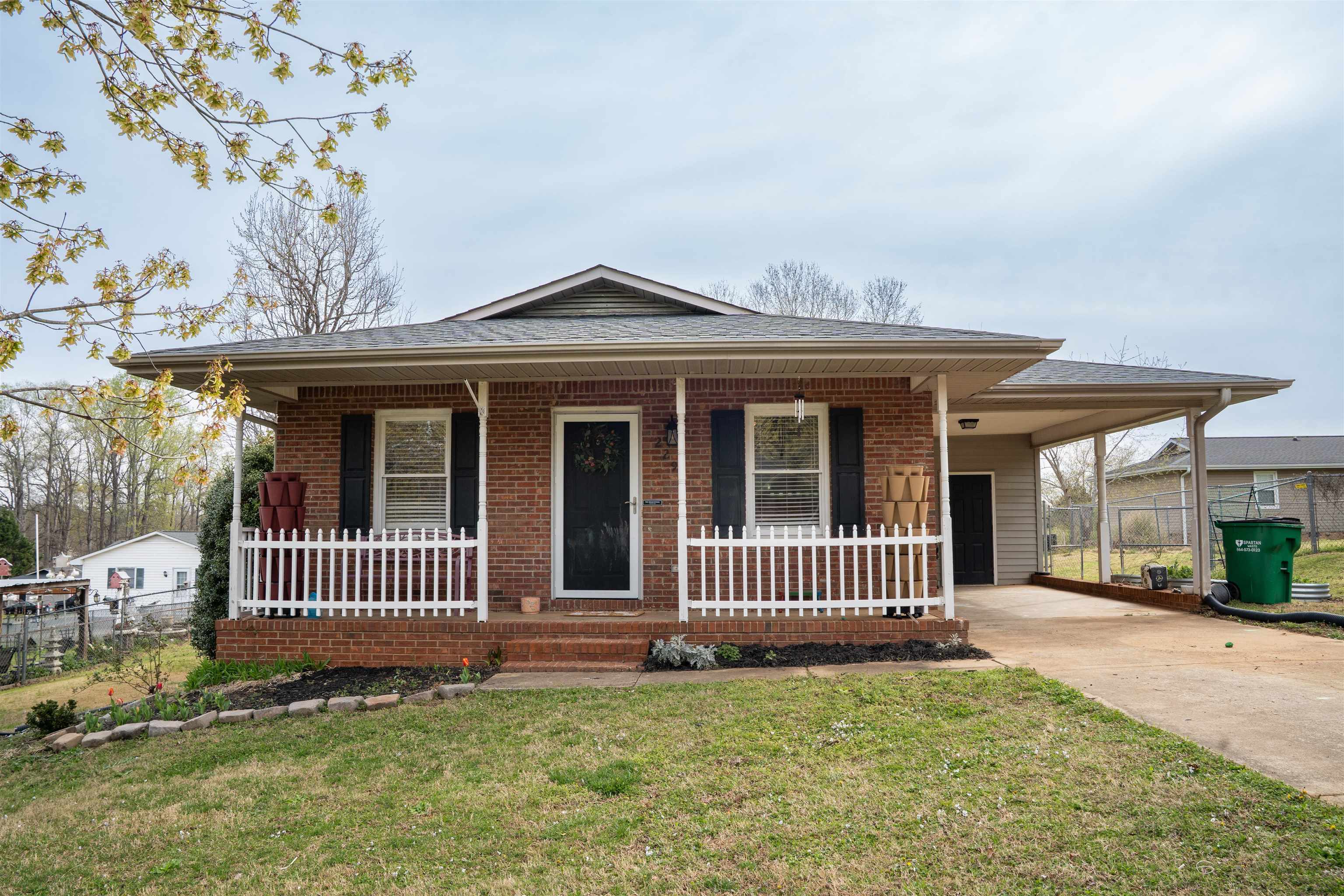 229 Ranier Drive Inman, SC 29349 - Photo 3 of 32